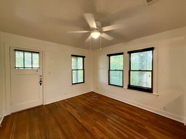 Foto del edificio - 4709 Avenue H