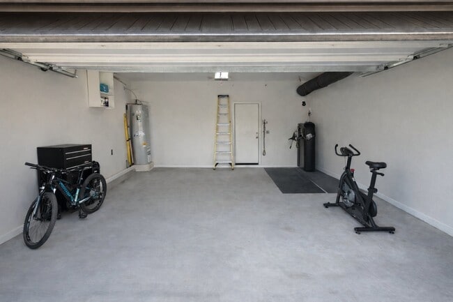 Building Photo - 13011 E Sunflower Ln