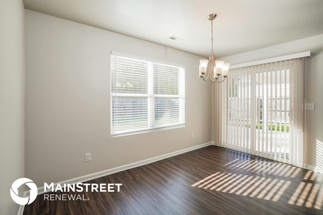 Foto del edificio - 4691 Woodford Cir