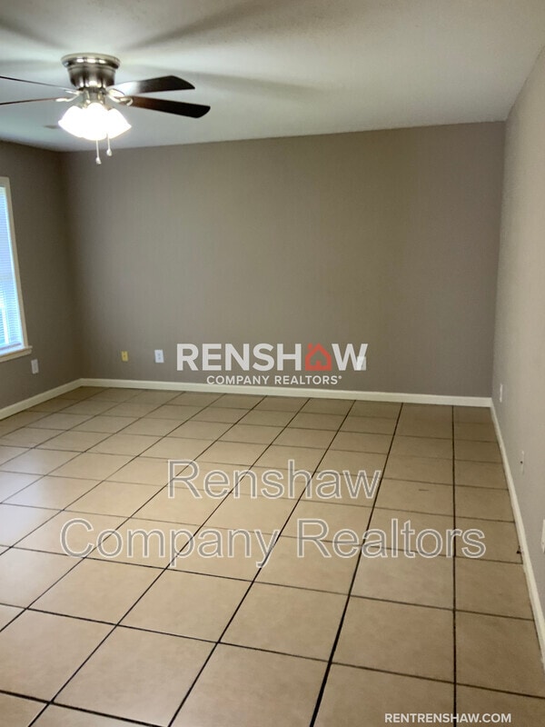 Building Photo - 129 Wheatley Dr