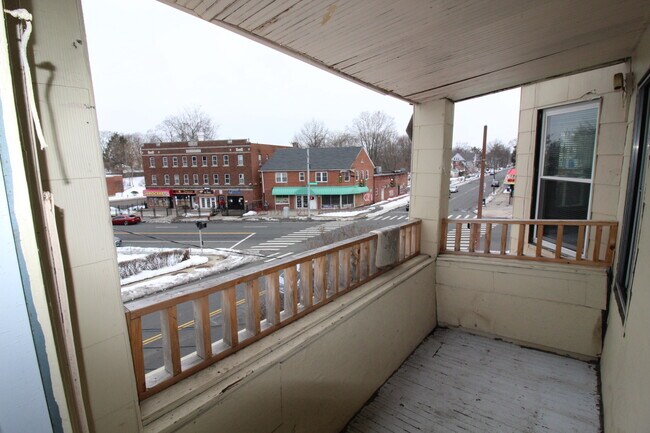 Building Photo - 433 New Britain Ave
