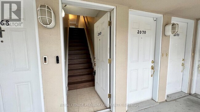 Photo du bâtiment - 3041-3041 Finch Ave W