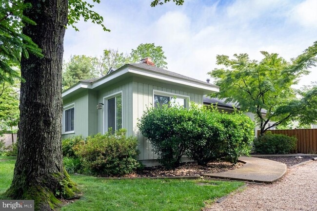 Photo - 2031 Hillside Dr House