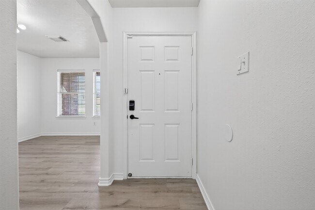 Building Photo - 9111 Grand Villa Ln