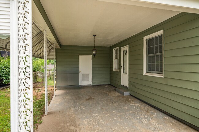 Building Photo - 2932 Botany St