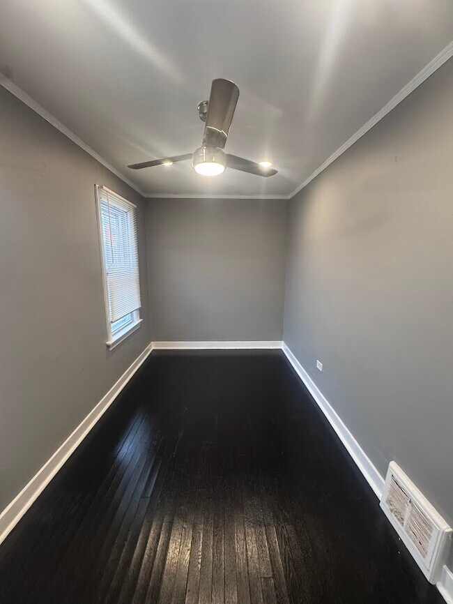 Foto del edificio - 227 W 112th Pl
