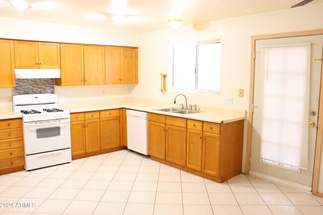 Building Photo - 412 N Schrader Rd