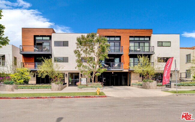 Building Photo - 725 N Alfred St