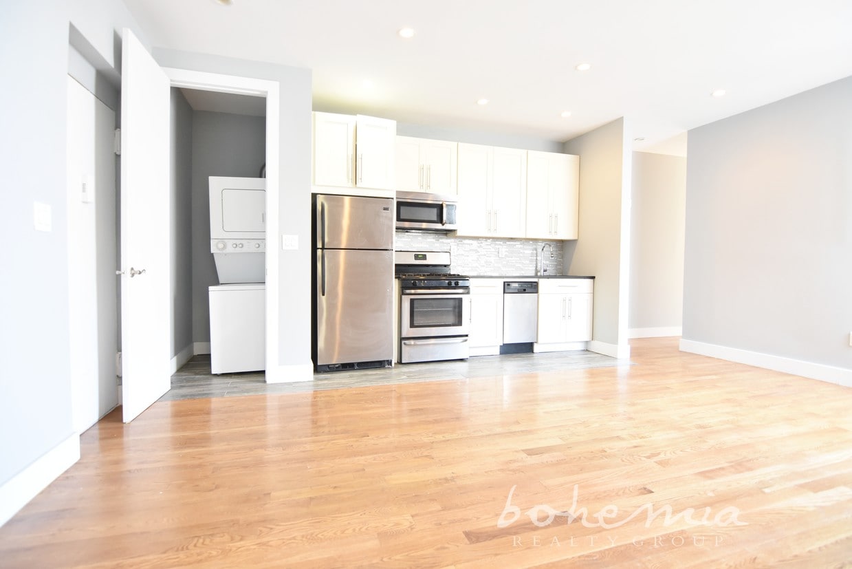 Primary Photo - 661 W 180th St