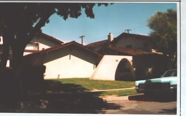 Foto del edificio - 392-396 Spencer Ave