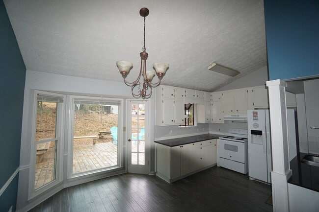 Building Photo - 3904 Dollar Cir