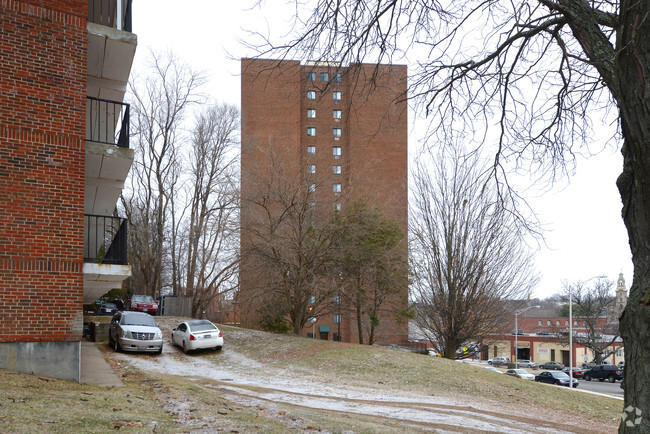 Building Photo - Towers East