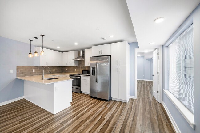 Building Photo - 1352 N 27th St