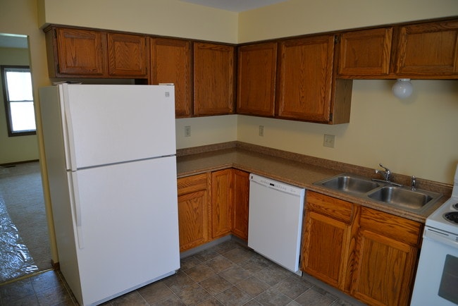Kitchen - 892 Postiy St NW