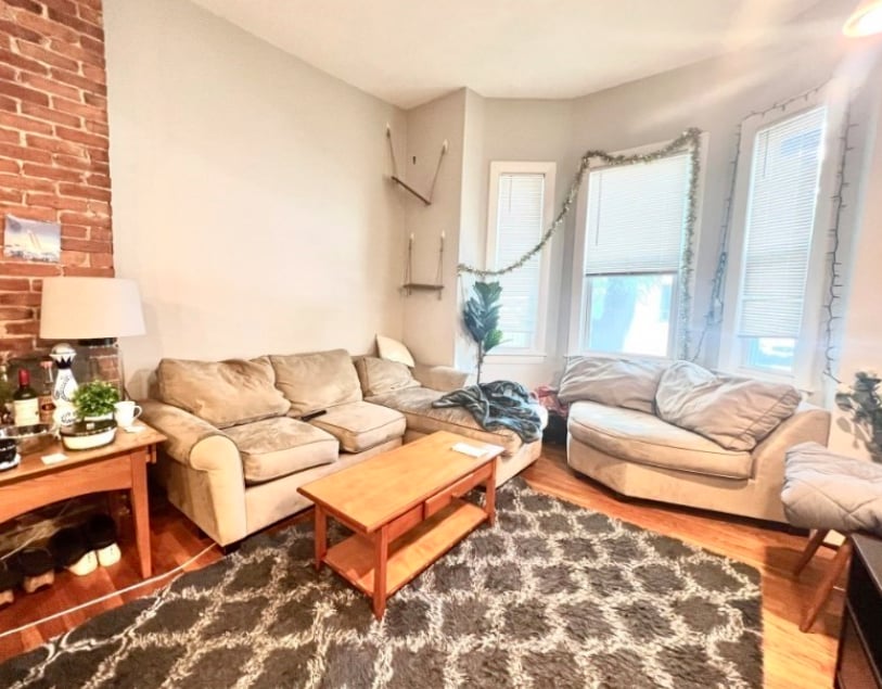 Primary Photo - 218 Columbia St