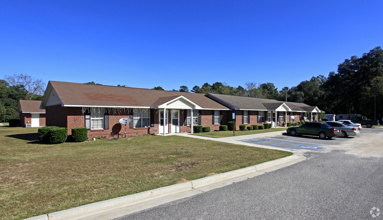 Primary Photo - Cedar Creek Apartments