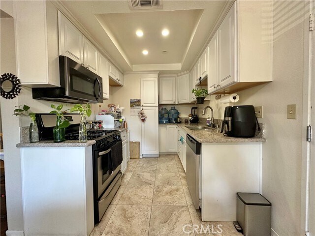 Building Photo - 16748 Cedarwood Cir