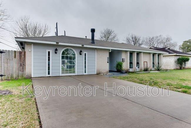 Building Photo - 6215 Heatherbrook Dr