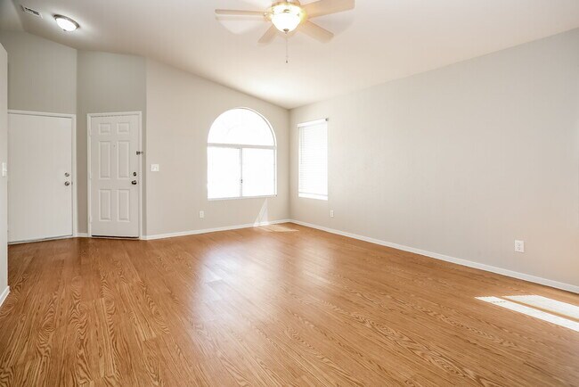 Foto del edificio - 8341 Pendragon Cir