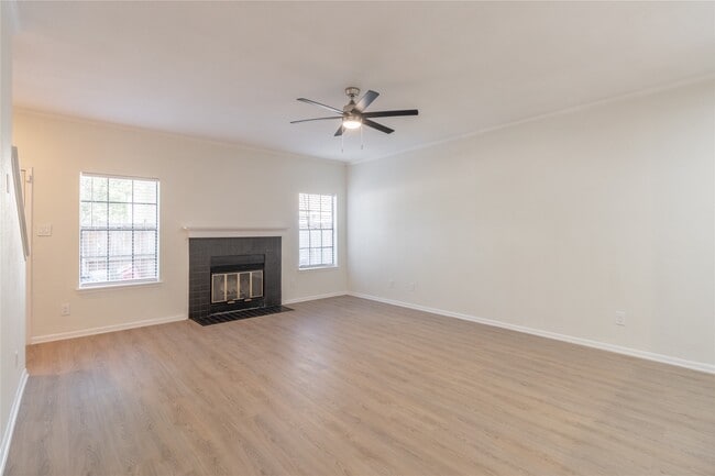 Foto del edificio - 9850 Pagewood Ln