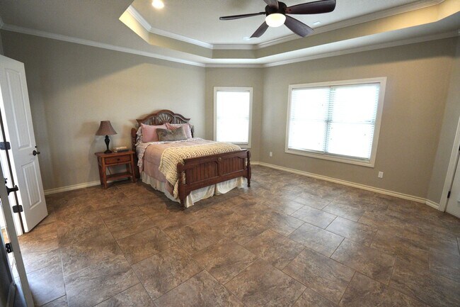 Building Photo - 4 Bedroom 3 Bathroom Home is Llano Estates!