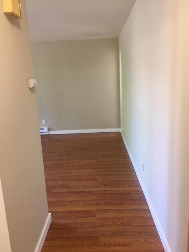 Building Photo - 1 bedroom in Seattle WA 98125