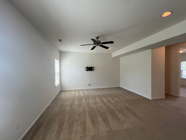 Building Photo - **Move-in Special: Half Off First Month's ...