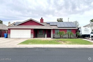 Building Photo - 920 E San Remo Ave