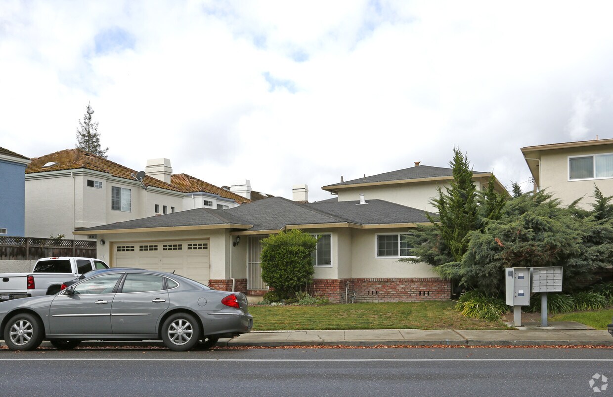 Building Photo - 832 Los Padres Blvd