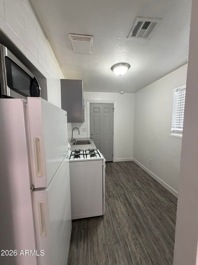 Building Photo - 712 W Taylor St