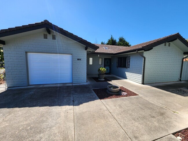 Building Photo - Very nice 2 bed 2.5 bath home in Sequim w/...