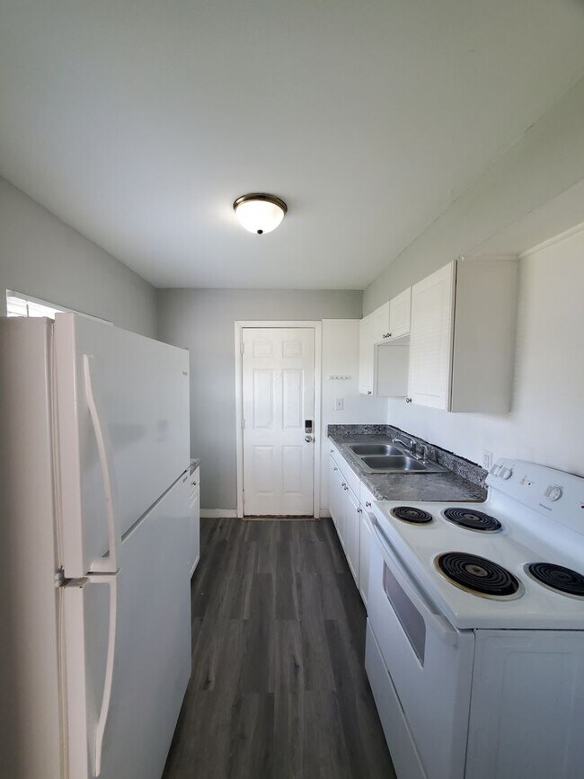 Building Photo - 2822-2824-2824 E 5th Ave