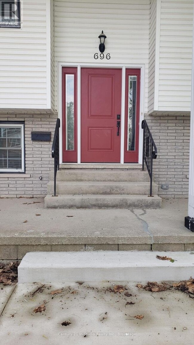 Building Photo - 696 Christopher Dr