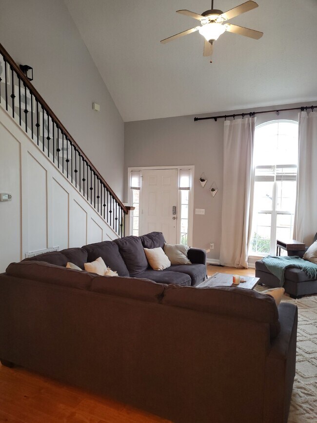 Foto del edificio - Fully Furnished 3 bedroom, 2.5 bath home i...