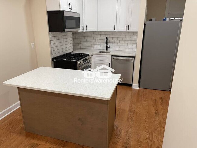 Foto del edificio - 921 N Patterson Park Ave