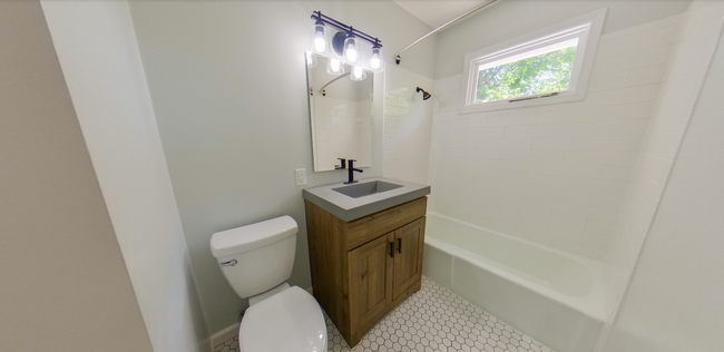 Building Photo - 3D Tour Available + Fully Remodeled West S...