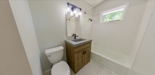 Foto del edificio - 3D Tour Available + Fully Remodeled West S...