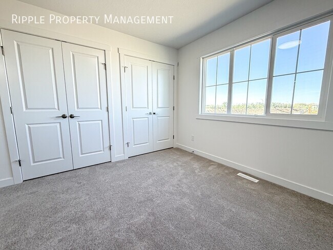 Photo du bâtiment - Modern 3 Beds, 2.5 Baths TownHouse | 2 Pet...