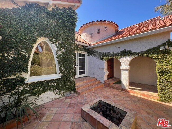 Building Photo - 401 Kings Rd