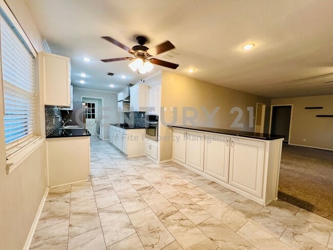 Building Photo - Mid-Century, Modern 3/2/2 with Designer Updates in Fort Worth For Rent!