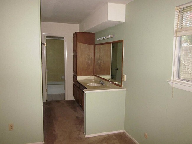 Building Photo - 10830 Sugar Hill Dr