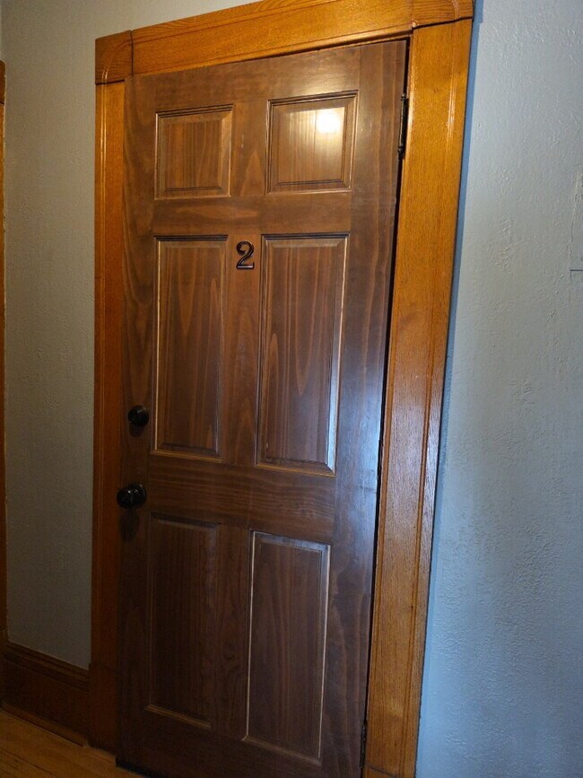 Foto del edificio - Updated Historic Gem in Prime Appleton Location