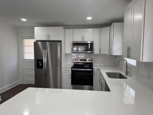 Building Photo - Renovated 2 bedroom 1 bathroom house ready...