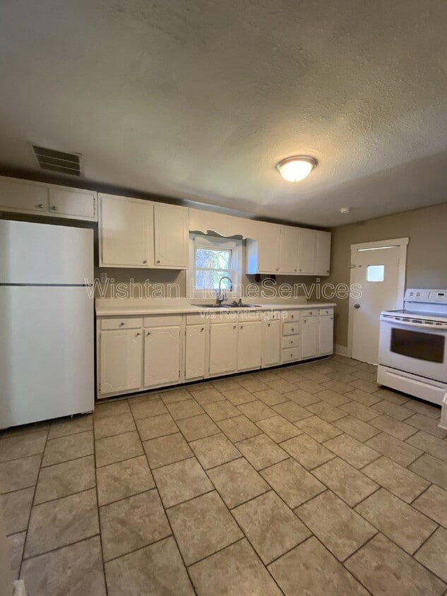 Foto principal - 617 W Calhoun St