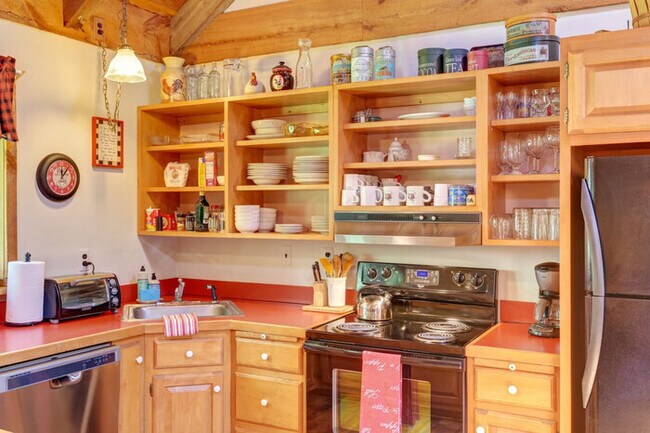 Building Photo - Rustic Log Cabin Perfect for Cozy Getaways
