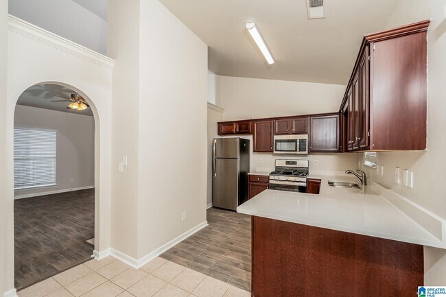 Foto del edificio - 4832 Longmeadow Dr
