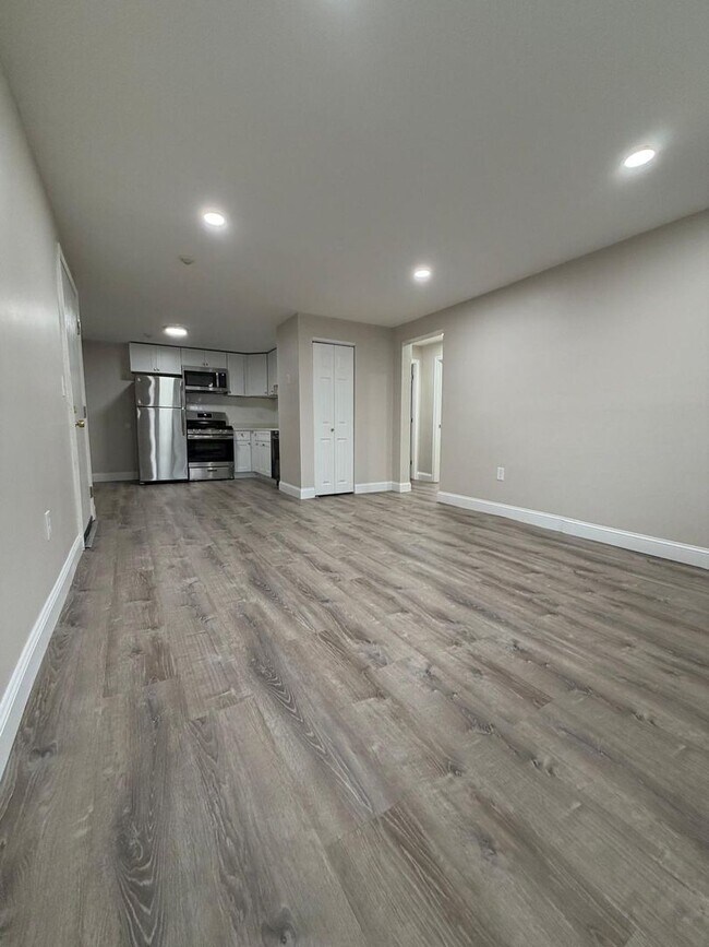 Photo - Fully Renovated 2 Bed with Heat, Hot Water and gas for cooking included Apartment
