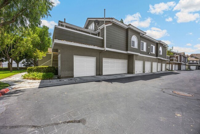 Foto del edificio - 16540 Greystone Dr