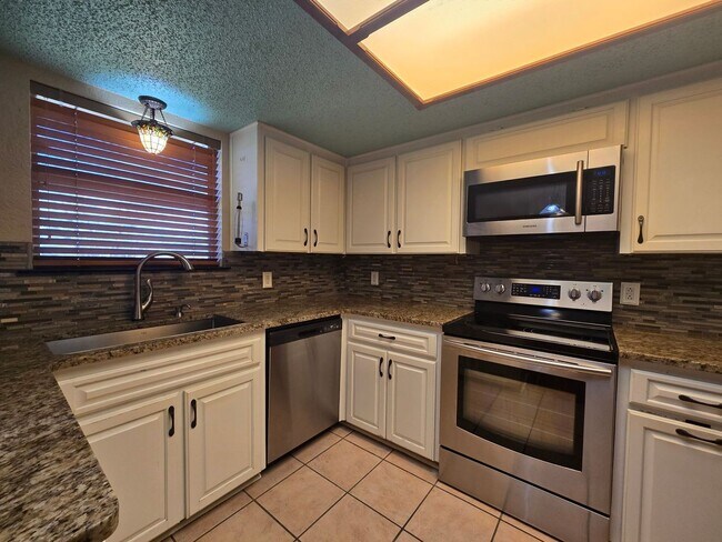 Foto del edificio - HOME FOR THE HOLIDAYS SPECIAL - AVAILABLE NOW!