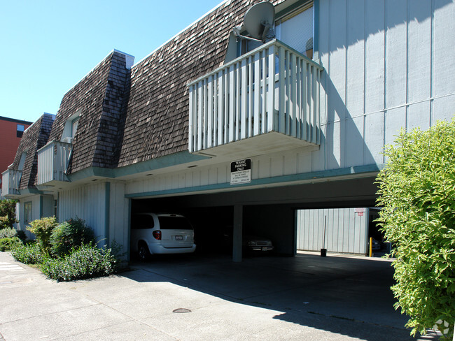 Building Photo - Clement Apartments